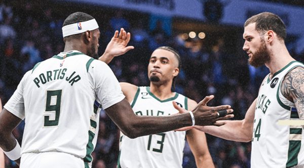 Milwaukee bucks basketball players high-fiving