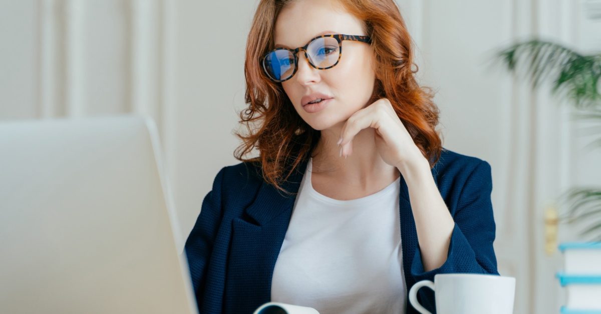 businesswoman working on email at the 4th stage of the email creation maturity curve